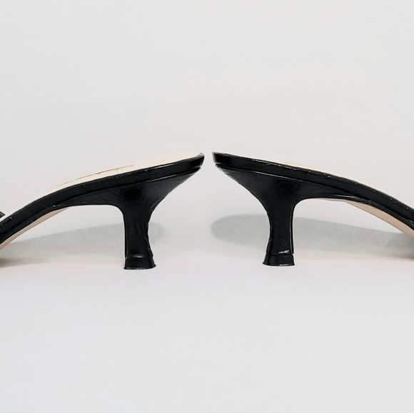 Daisy Fuentes Black Sandals with Peep-Toe Design and Crisscross Straps Used - Picture 4 of 9